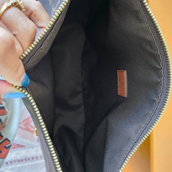 Louis Vuitton Hobo Loop - Picture 5 of 11